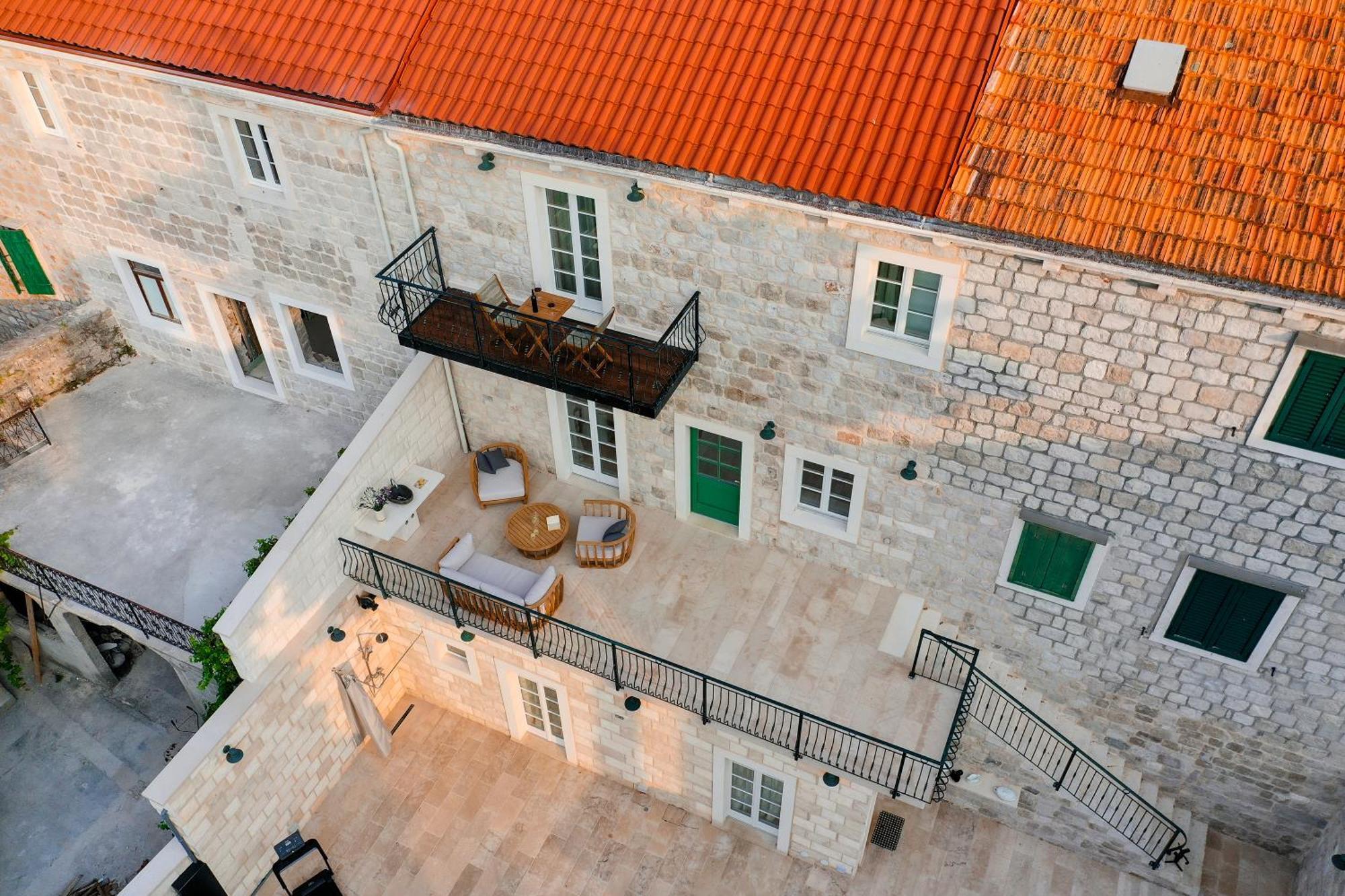 Stefi Villa